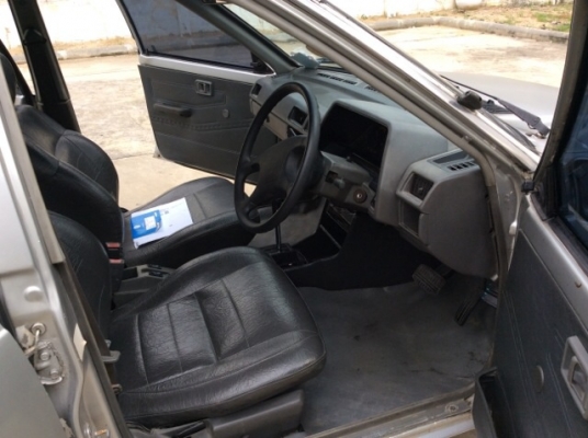 ขายนิสสัน ซันนี่ B11 ปี 93 เครื่อง 1.3 เกียร์ออโต้ กระจกไฟฟ้าคู่หน้า เบาะหนังสวยๆ ไม่มีขาด แอร์เย็น สีมีริ้วรอย เครื่องดี เกียร์เปลี่ยนนิ่ม ยางดี รถขับกลับได้เลยครับ เอกสารพร้อมครับ