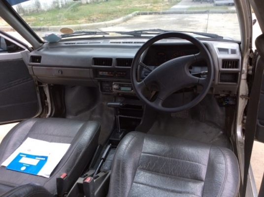 ขายนิสสัน ซันนี่ B11 ปี 93 เครื่อง 1.3 เกียร์ออโต้ กระจกไฟฟ้าคู่หน้า เบาะหนังสวยๆ ไม่มีขาด แอร์เย็น สีมีริ้วรอย เครื่องดี เกียร์เปลี่ยนนิ่ม ยางดี รถขับกลับได้เลยครับ เอกสารพร้อมครับ