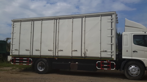 รถหกล้อตู้บรรทุกตู้สิบบาน ก๊าซ CNG แท้จากโรงงาน ปี 53