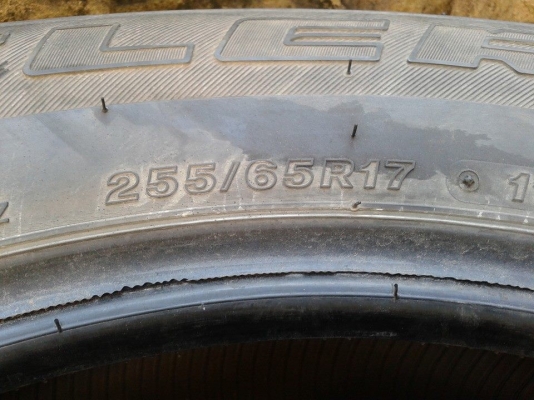 ฝากหน่อยครับเผื่อใครสนใจยางเดิมติดรถ bs 840 255/65/17 ปี 13 ดอเต็ม 90\% ชุดละ 3900 บาท ฝากหน่อยครับเผื่อใครสนใจยางเดิมติดรถ bs 840 255/65/17 ปี 13 ดอเต็ม 90\% ชุดละ 3900 บาท