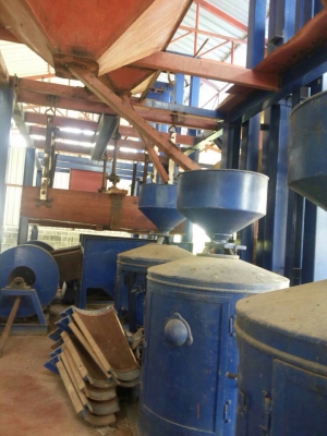 ขายโรงสีข้าว ขนาดย่อม สีได้ 3-5  เกวียนต่อ 8 ชม. พร้อมรื้อให้