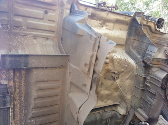 รถฮีโน่ 10 ล้อ  หัวลาก  320 แรงม้า. ปี 47  ( ขายแม่ , ลูก )  สนใจติดต่อ 081 - 6079515