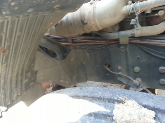 รถฮีโน่ 10 ล้อ  หัวลาก  320 แรงม้า. ปี 47  ( ขายแม่ , ลูก )  สนใจติดต่อ 081 - 6079515