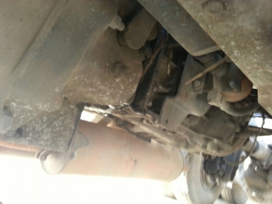 รถฮีโน่ 10 ล้อ  หัวลาก  320 แรงม้า. ปี 47  ( ขายแม่ , ลูก )  สนใจติดต่อ 081 - 6079515