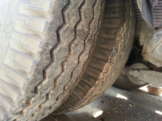 รถฮีโน่ 10 ล้อ  หัวลาก  320 แรงม้า. ปี 47  ( ขายแม่ , ลูก )  สนใจติดต่อ 081 - 6079515