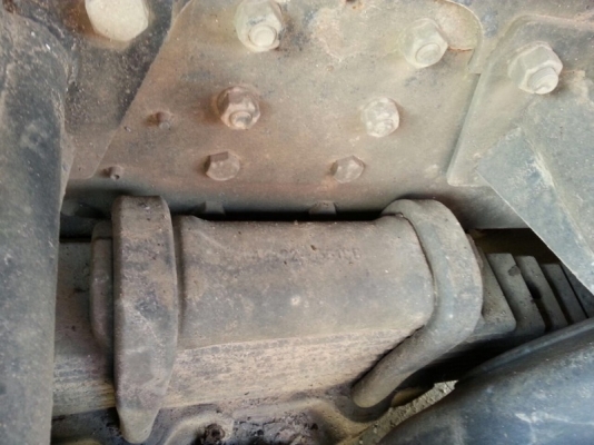 รถฮีโน่ 10 ล้อ  หัวลาก  320 แรงม้า. ปี 47  ( ขายแม่ , ลูก )  สนใจติดต่อ 081 - 6079515