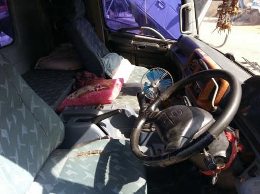 รถฮีโน่ 10 ล้อ  หัวลาก  320 แรงม้า. ปี 47  ( ขายแม่ , ลูก )  สนใจติดต่อ 081 - 6079515