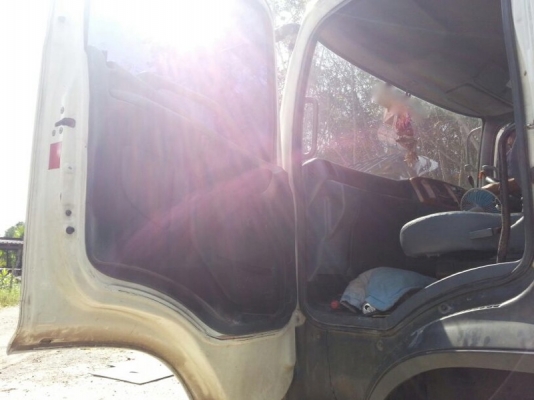 รถฮีโน่ 10 ล้อ  หัวลาก  320 แรงม้า. ปี 47  ( ขายแม่ , ลูก )  สนใจติดต่อ 081 - 6079515