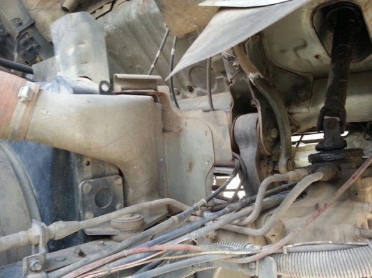 รถฮีโน่ 10 ล้อ  หัวลาก  320 แรงม้า. ปี 47  ( ขายแม่ , ลูก )  สนใจติดต่อ 081 - 6079515