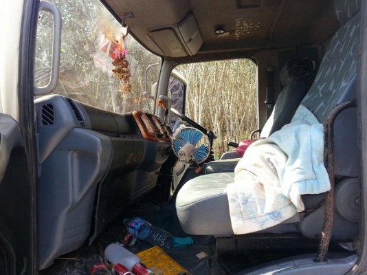 รถฮีโน่ 10 ล้อ  หัวลาก  320 แรงม้า. ปี 47  ( ขายแม่ , ลูก )  สนใจติดต่อ 081 - 6079515