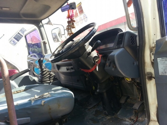 รถฮีโน่ 10 ล้อ  หัวลาก  320 แรงม้า. ปี 47  ( ขายเฉพาะแม่ . )   สนใจติดต่อ 081 - 6079515