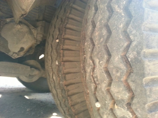 รถฮีโน่ 10 ล้อ  หัวลาก  320 แรงม้า. ปี 47  ( ขายเฉพาะแม่ . )   สนใจติดต่อ 081 - 6079515