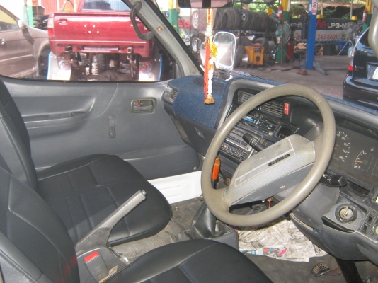 รถตู้ หัวจรวด