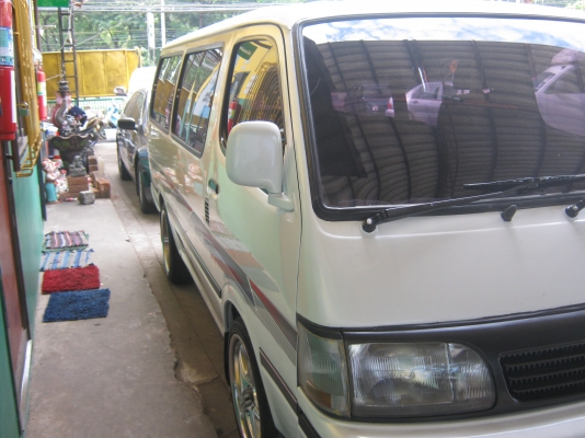 รถตู้ หัวจรวด