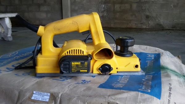 กบไฟฟ้า Dewalt