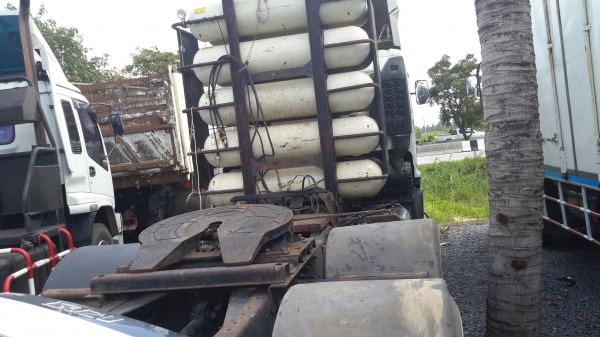 รถสิบล้อหัวลาก Hino 260 แรงม้าติดตั้งก๊าซ ปี48