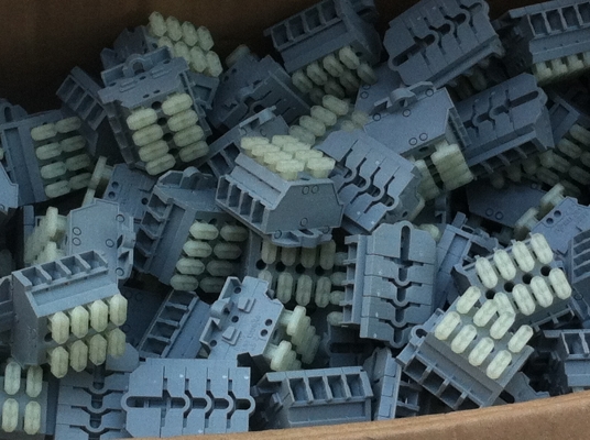 เทอร์มินัลบล็อก แผงต่อสายไฟ Terminal Block แบบกดเพื่อเสียบสายไฟแบบ 4 ช่อง มีที่ยึดด้านข้าง