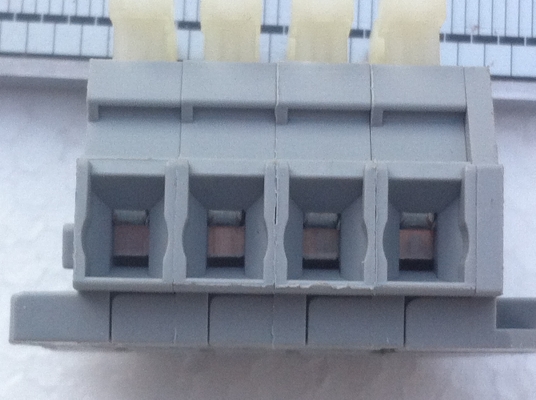 เทอร์มินัลบล็อก แผงต่อสายไฟ Terminal Block แบบกดเพื่อเสียบสายไฟแบบ 4 ช่อง มีที่ยึดด้านข้าง