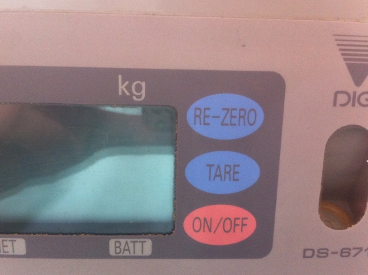 เครื่องชั่งน้ำหนักดิจิตอล ขนาด 30 Kg.ขึ้นที่ละ 10 กรัม ผลิตจากญี่ปุ่น