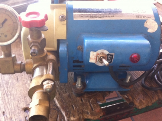 ปั๊มพ่นไอน้ำ/หมอก FUJIYAMA มอเตอร์ ขนาด 0.25 Kw.ให้แรงดันสูงใช้สำหรับ ติดตั้งเข้ากับหัวพ่นไอหมอก เพื่อคลายร้อน หรือสร้างบรรยากาศให้ดูชุ่มชื่น .