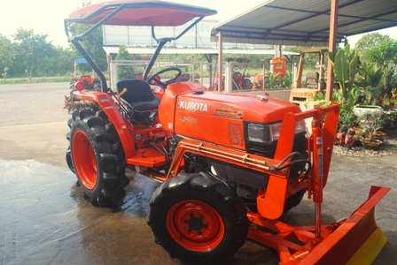 ขายรถไถ Kubota L 3408 (4WD) พร้อมมีดดันหน้าและผานพรวน สภาพพร้อมใช้งานครับ ขายรถไถ Kubota L 3408 (4WD) พร้อมมีดดันหน้าและผานพรวน สภาพพร้อมใช้งานครับ
