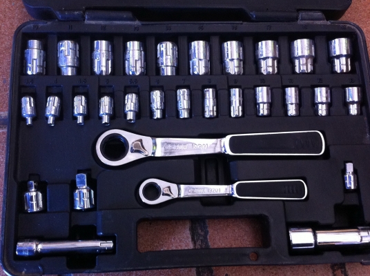 ชุดประแจบล็อกแบบจับลูกบล็อกที่ด้านนอก SATA  อย่างดี มีด้านบล็อกให้ 2 อันของใหม่เก่าเก็บ