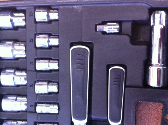 ชุดประแจบล็อกแบบจับลูกบล็อกที่ด้านนอก SATA  อย่างดี มีด้านบล็อกให้ 2 อันของใหม่เก่าเก็บ