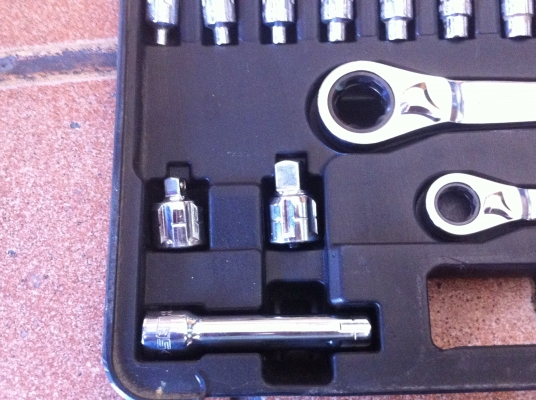 ชุดประแจบล็อกแบบจับลูกบล็อกที่ด้านนอก SATA  อย่างดี มีด้านบล็อกให้ 2 อันของใหม่เก่าเก็บ