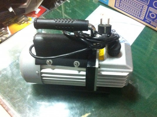 เครื่องแวคคั่มสูญญากาศ ใช้มาดูดอากาศเพื่อบรรจุสินค้า หรือให้กับการดูดอากาศระบบความเย็น