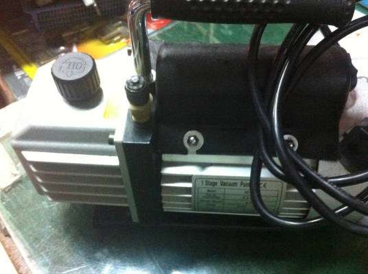 เครื่องแวคคั่มสูญญากาศ ใช้มาดูดอากาศเพื่อบรรจุสินค้า หรือให้กับการดูดอากาศระบบความเย็น