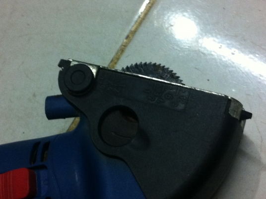 เลื่อยวงเดือน Westfalia ของ อังกฤษ ขนาดเล็กใช้ตัดไม้ พลาสติกได้อย่างสะดวกใช้งานง่ายปรับและเปลี่ยนใบง่าย