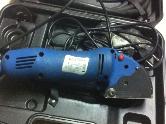 เลื่อยวงเดือน Westfalia ของ อังกฤษ ขนาดเล็กใช้ตัดไม้ พลาสติกได้อย่างสะดวกใช้งานง่ายปรับและเปลี่ยนใบง่าย