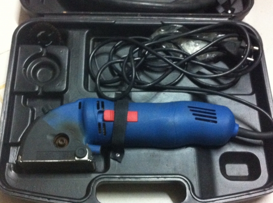 เลื่อยวงเดือน Westfalia ของ อังกฤษ ขนาดเล็กใช้ตัดไม้ พลาสติกได้อย่างสะดวกใช้งานง่ายปรับและเปลี่ยนใบง่าย