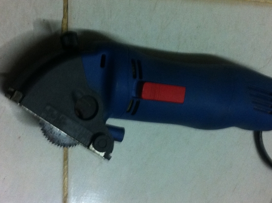 เลื่อยวงเดือน Westfalia ของ อังกฤษ ขนาดเล็กใช้ตัดไม้ พลาสติกได้อย่างสะดวกใช้งานง่ายปรับและเปลี่ยนใบง่าย