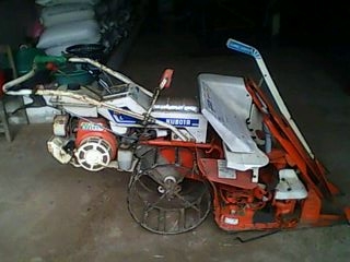 รถเกี่ยวข้าวพร้อมมัด KUBOTA HF52L รถเกี่ยวข้าวพร้อมมัด KUBOTA HF52L