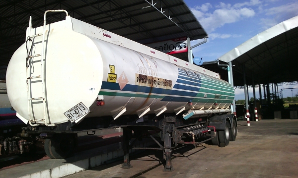 ขายด่วนหางบรรทุกนํ้ามันบรรจุ30000ลิตรมีทะเบืยนพร้อมโอน