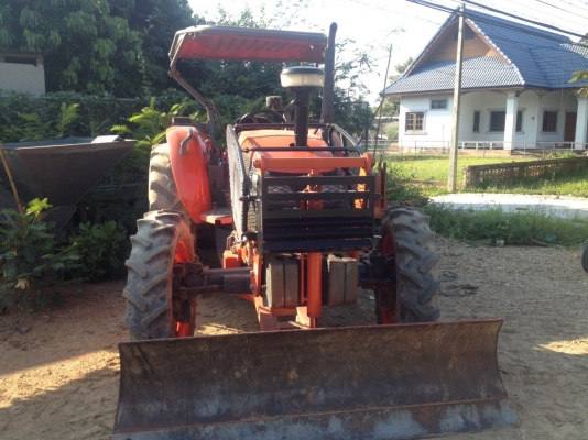 ขายรถไถ KUBOTA M7040 พร้อมอุปกรณ์ ดันหน้าและผานพรวน ขายรถไถ KUBOTA M7040 พร้อมอุปกรณ์ ดันหน้าและผานพรวน