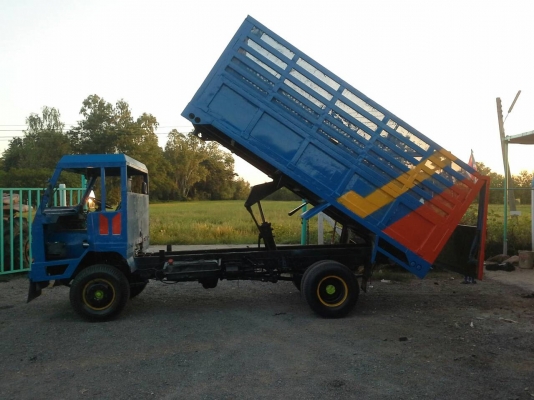 6 ล้อดั้มพ์ เครื่อง 100 แรง มีเกียร์สโลว์ คอก พื้นเหล็ก