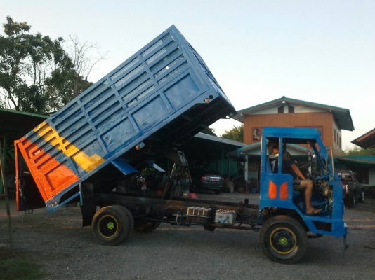 6 ล้อดั้มพ์ เครื่อง 100 แรง มีเกียร์สโลว์ คอก พื้นเหล็ก