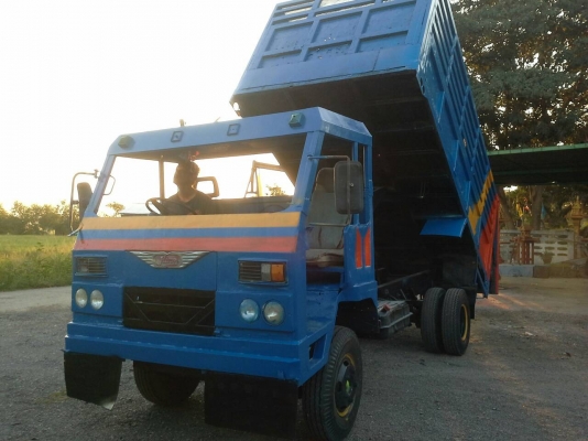 6 ล้อดั้มพ์ เครื่อง 100 แรง มีเกียร์สโลว์ คอก พื้นเหล็ก