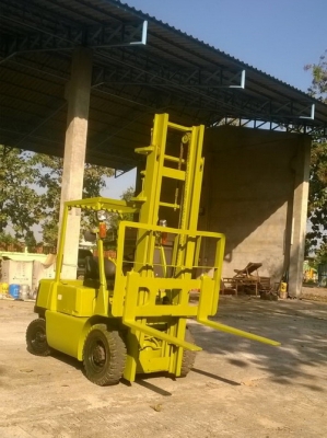 ขายฟอร์คลิฟท์*2.5ตัน*เสา4เมตร*3100ชม.*ดีเชล*จากญี่ปุ่น270000*ขายที่โคราช