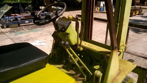 ขายฟอร์คลิฟท์*2.5ตัน*เสา4เมตร*3100ชม.*ดีเชล*จากญี่ปุ่น270000*ขายที่โคราช