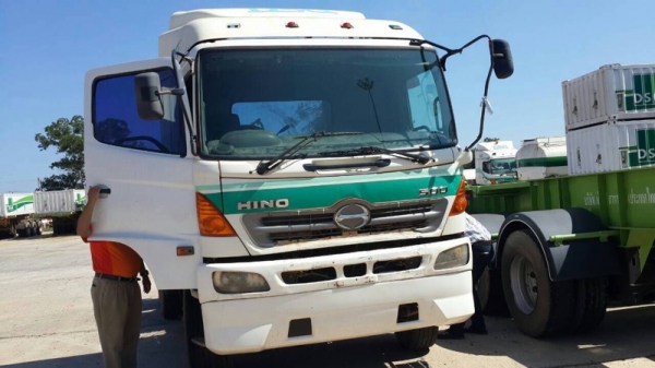 รถฮีโน่ 10 ล้อ หัวลาก  380 แรงม้า. ปี 51 - 52  ( มีขาย 10 คัน. )   สนใจติดต่อ 081 - 6079515