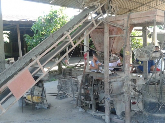 เครื่องอัดอิฐบล็อก