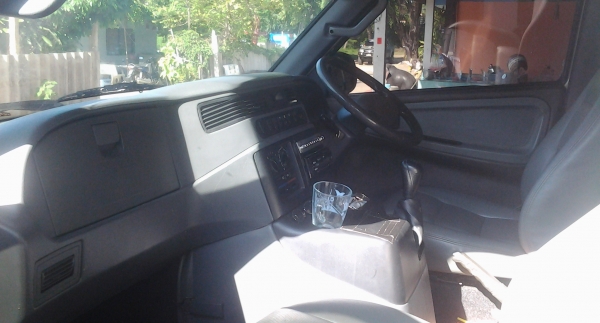 ขายรถตู้ benz รุ่น mb 100 ขายรถตู้ benz รุ่น mb 100