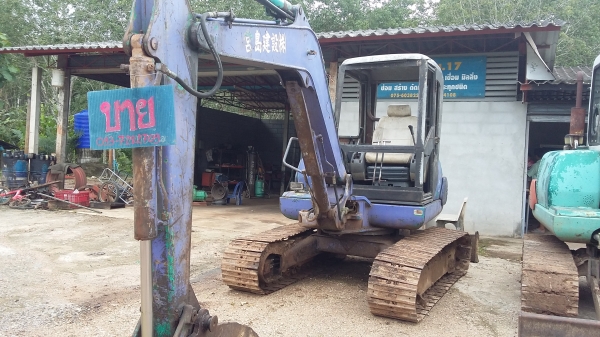 รถแบคโค คีบไม้ pc45-1 (pc40-7) มีสองคัน รถแบคโค คีบไม้ pc45-1 (pc40-7) มีสองคัน