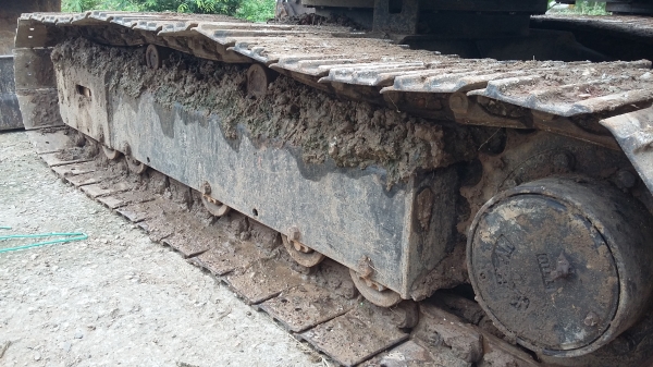 รถแบคโค คีบไม้ pc45-1 (pc40-7) มีสองคัน รถแบคโค คีบไม้ pc45-1 (pc40-7) มีสองคัน