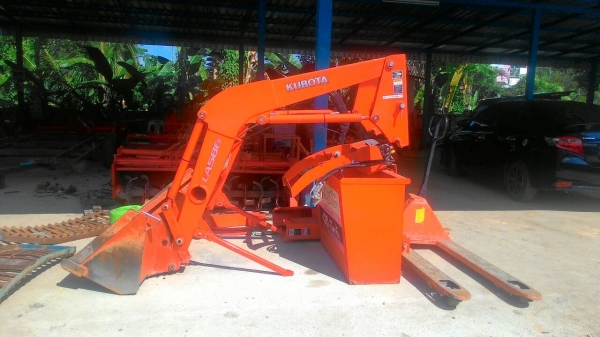 ขายตักKUBOTA 4708  ใหม่ถอดจากรถ ใหม่ๆๆไม่ค่อยได้ใช้งาน