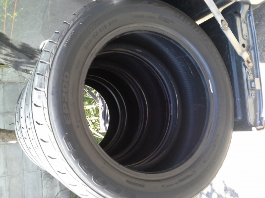 ขายยาง BRIDGESTONE 205/55/16 กลางปี13ใช้ไม่เกิน10000โล
