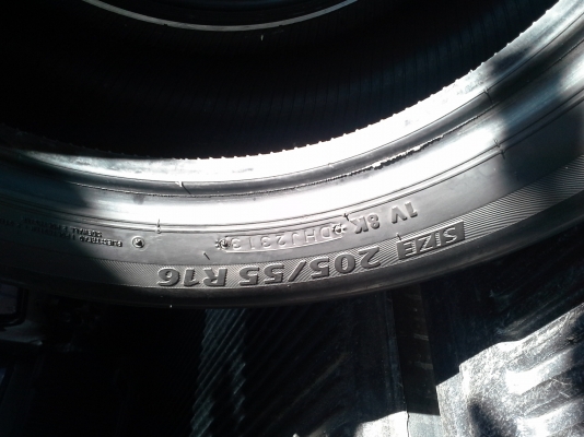 ขายยาง BRIDGESTONE 205/55/16 กลางปี13ใช้ไม่เกิน10000โล